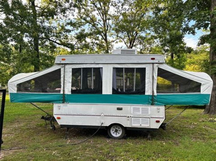 How does a Viking pop up camper work?